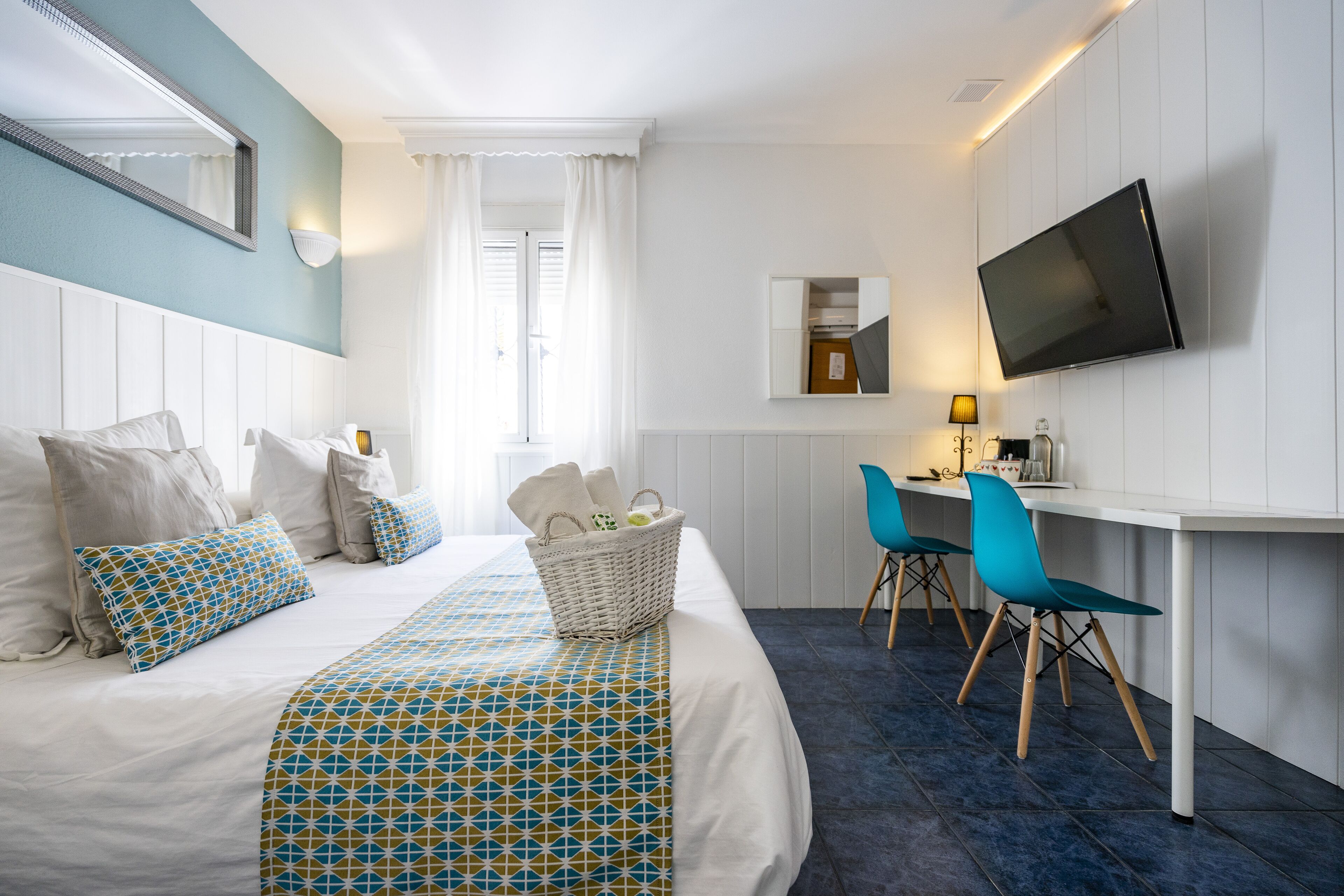 高级双人房 | 办公桌、隔音、熨斗/熨板、婴儿床