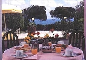 Colazione completa a pagamento, servita tutte le mattine 