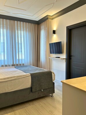 Standard Double Room | In-room safe, free WiFi, bed sheets - Hotel Peninsula (Istanbul)