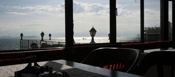 Hotel Peninsula