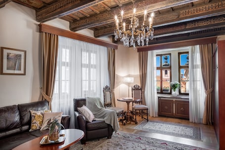 Ropa de cama hipoalergénica, escritorio y sistema de insonorización