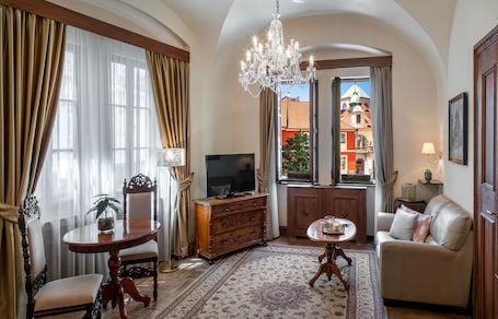 Deluxe Double Room | 1 bedroom, hypo-allergenic bedding, desk, soundproofing