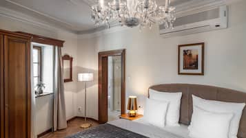Luxury Suite | 1 bedroom, hypo-allergenic bedding, desk, soundproofing