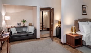Suite | 1 slaapkamer, hypoallergeen beddengoed, een bureau, geluiddichte muren