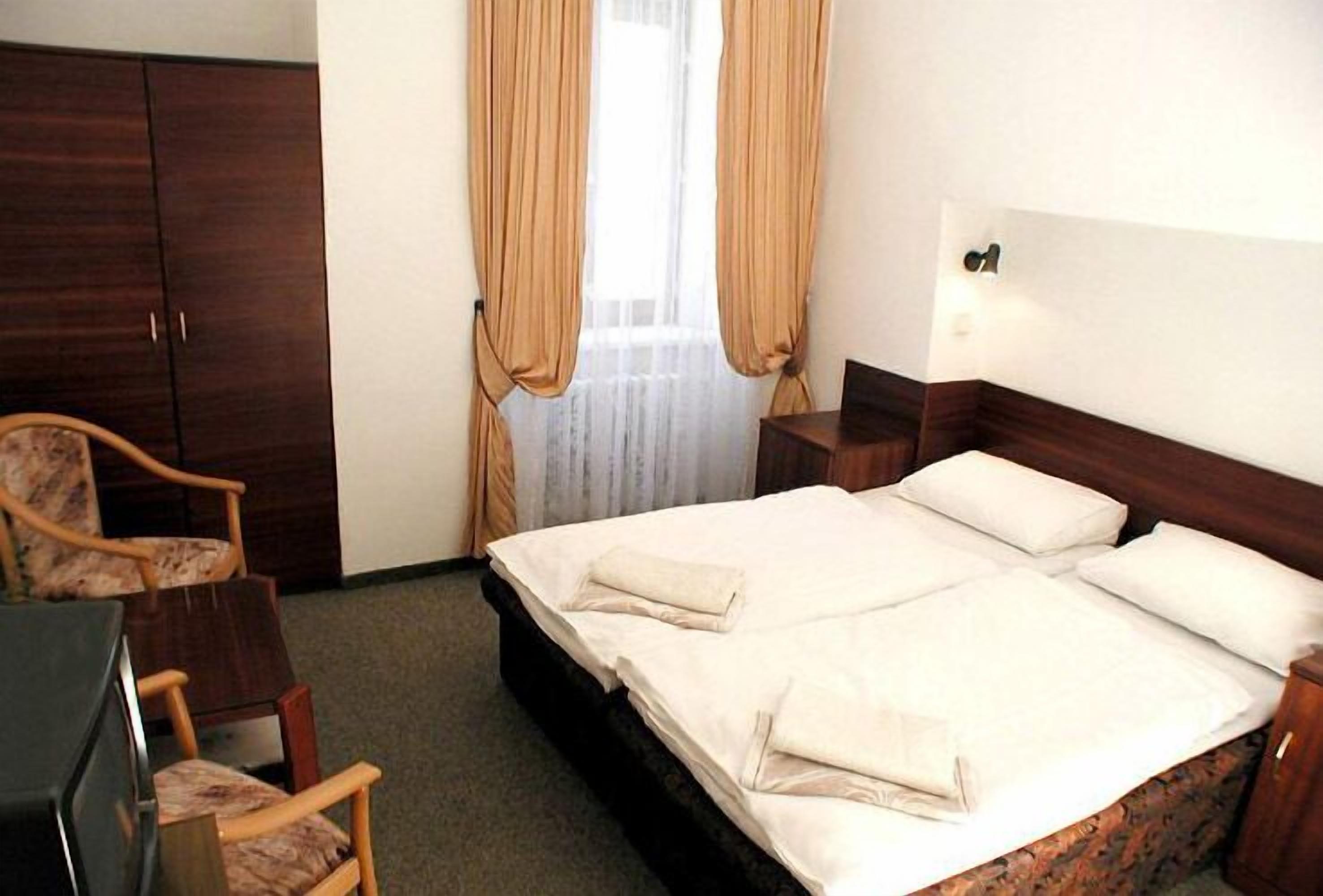 Doppel- oder Zweibettzimmer