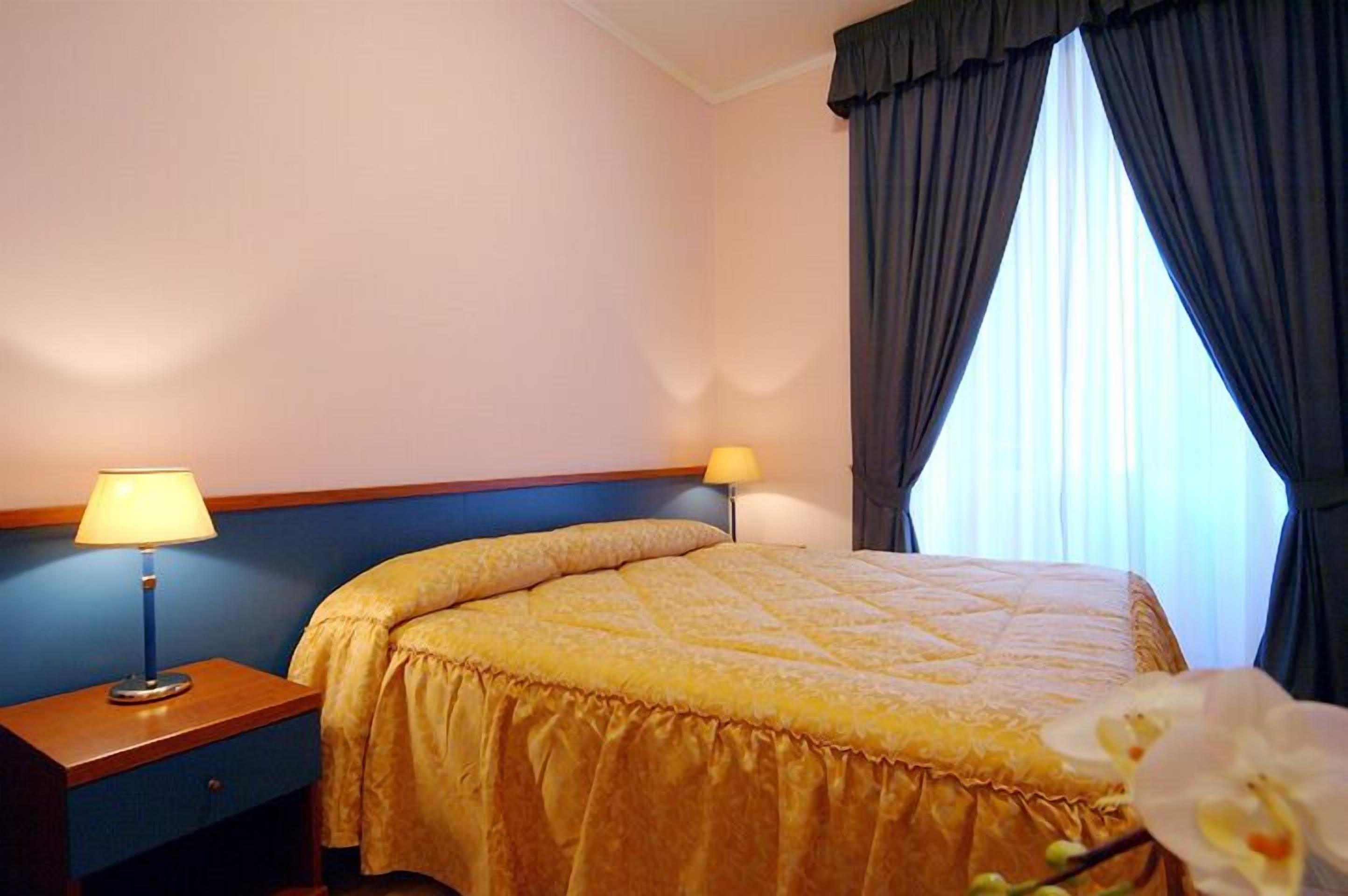 Minibar, desk, cots/infant beds, bed sheets