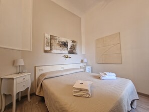 Single Room | Interior entrance - Residenza Le Rondini (Florence)