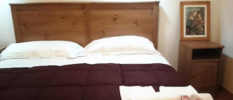 Minibar, tabla de planchar con plancha y wifi gratis