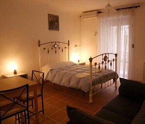 Minibar, fer et planche à repasser, Wi-Fi gratuit