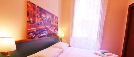 Schreibtisch, schallisolierte Zimmer, kostenloses WLAN, Bettwäsche