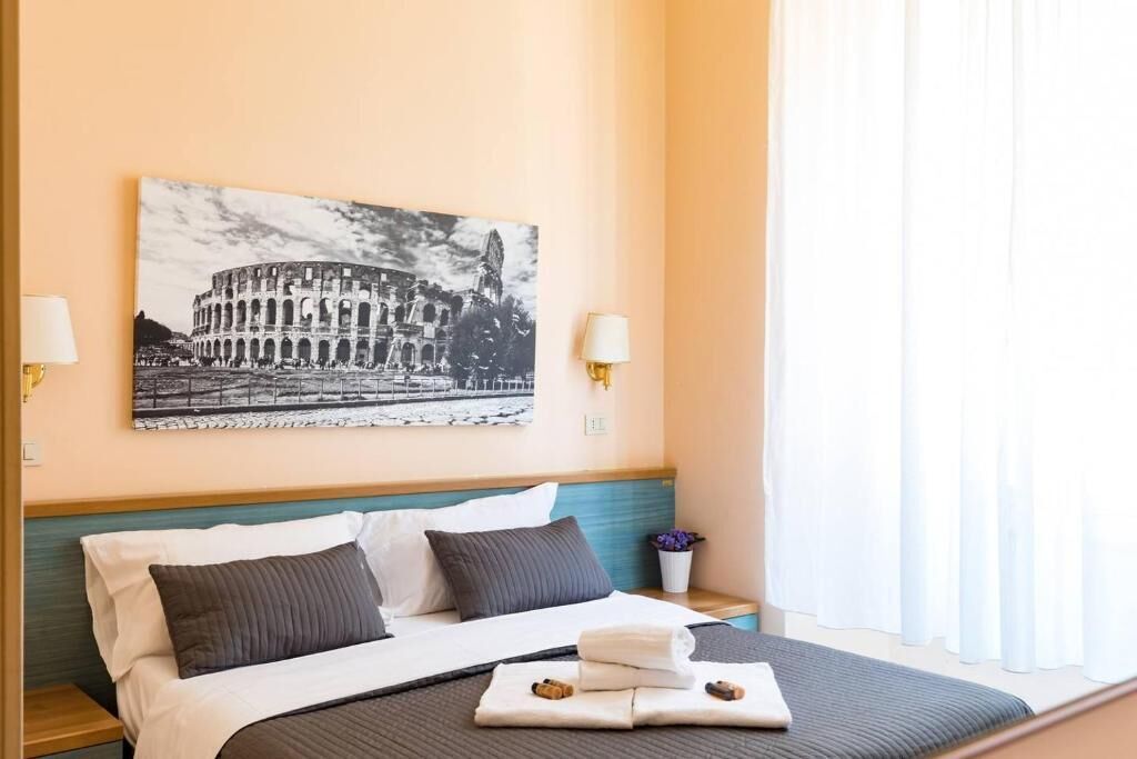 Camera con letto matrimoniale o 2 letti singoli | Una scrivania, insonorizzazione, Wi-Fi gratuito, lenzuola