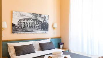 Camera con letto matrimoniale o 2 letti singoli | Una scrivania, insonorizzazione, Wi-Fi gratuito, lenzuola