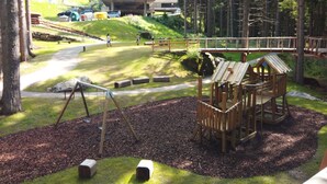 Tempat bermain anak - outdoor