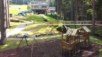 Children’s play area – outdoor