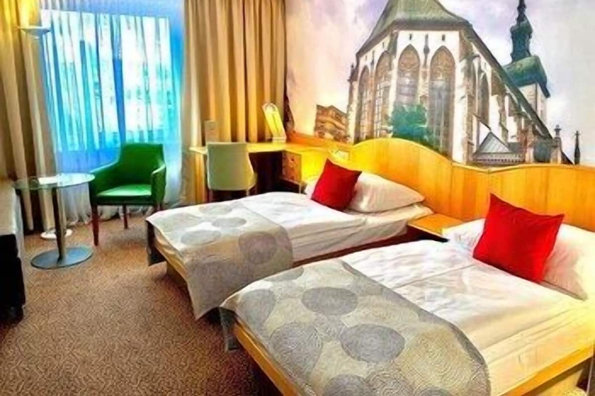 Minibar, in-room safe, desk, laptop workspace