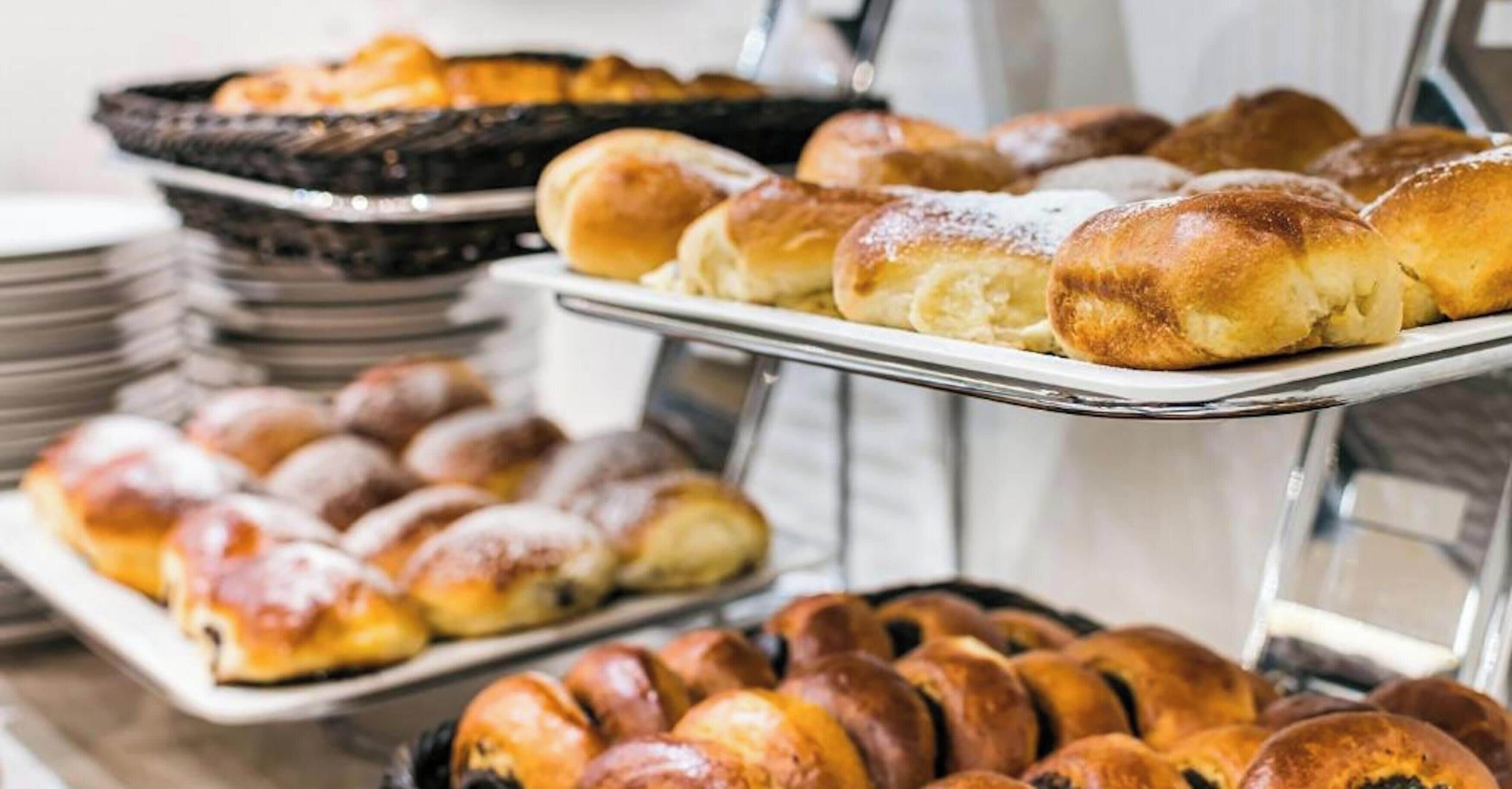 Desayuno buffet (EUR 14 por persona) 