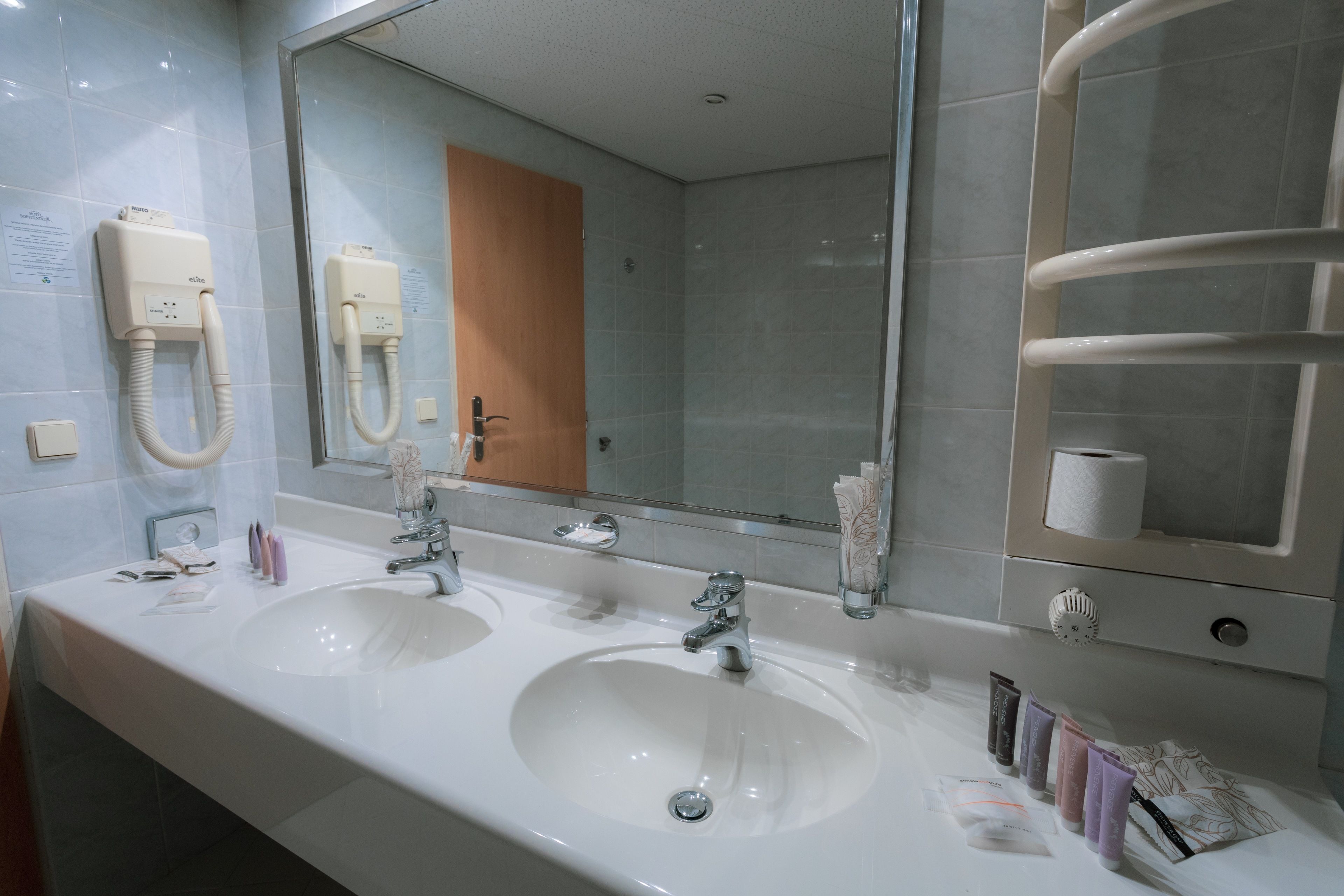 family room, 1 bedroom | bathroom | hair dryer, slippers, towels, soap