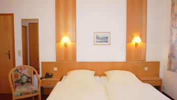 Desk, soundproofing, iron/ironing board, free WiFi