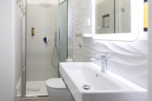 Doccia, set di cortesia gratuito, asciugacapelli, bidet