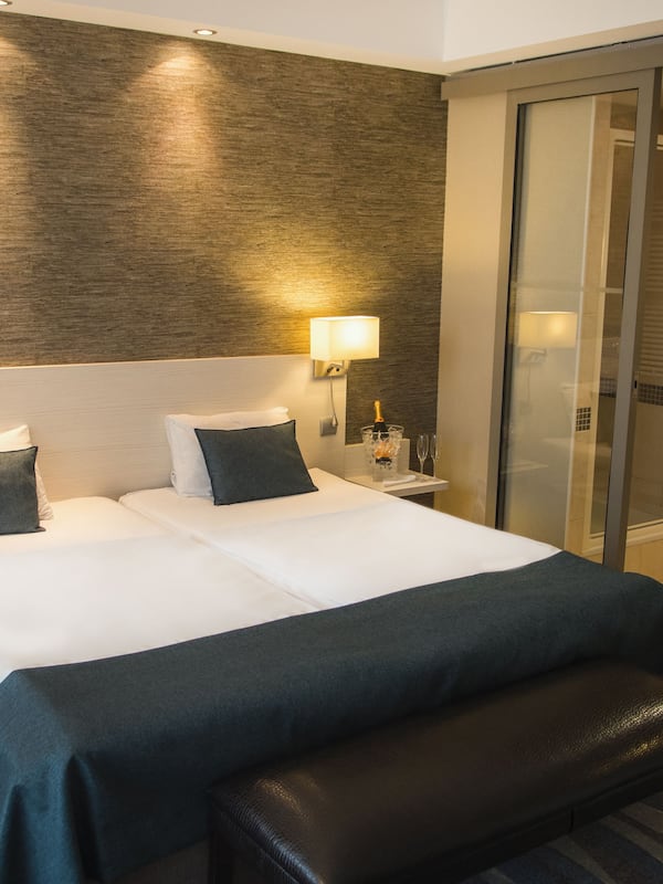 1 habitación, ropa de cama hipoalergénica y minibar