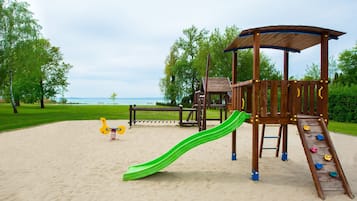 Children’s play area – outdoor