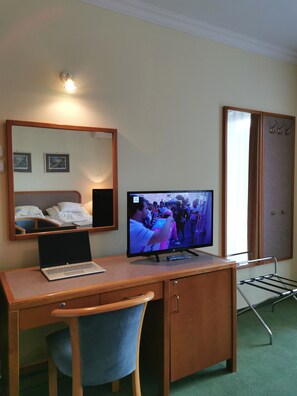 Minibar, décoration personnalisée, ameublement personnalisé, bureau