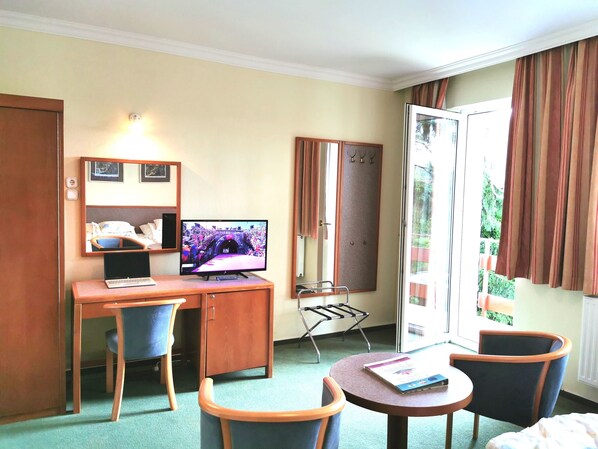 ميني بار وبديكورات فريدة لكل غرفة وطراز فريد لكل وحدة ومكتب