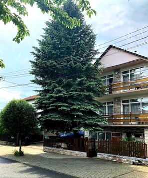 Comfort Room, Garden View | Front of property