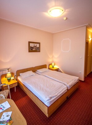 Minibar, in-room safe, desk, iron/ironing board - Platan Hotel (Debrecen)