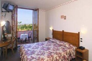 Free minibar, desk, soundproofing, iron/ironing board