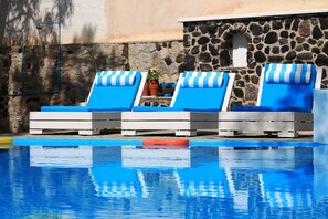 Sundeck - Evizorzia Villas (Santorini)