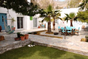 Check-in/check-out kiosk - Evizorzia Villas (Santorini)