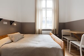 Chambre Double Classique, 1 lit double, non-fumeurs | Bureau, Wi-Fi gratuit