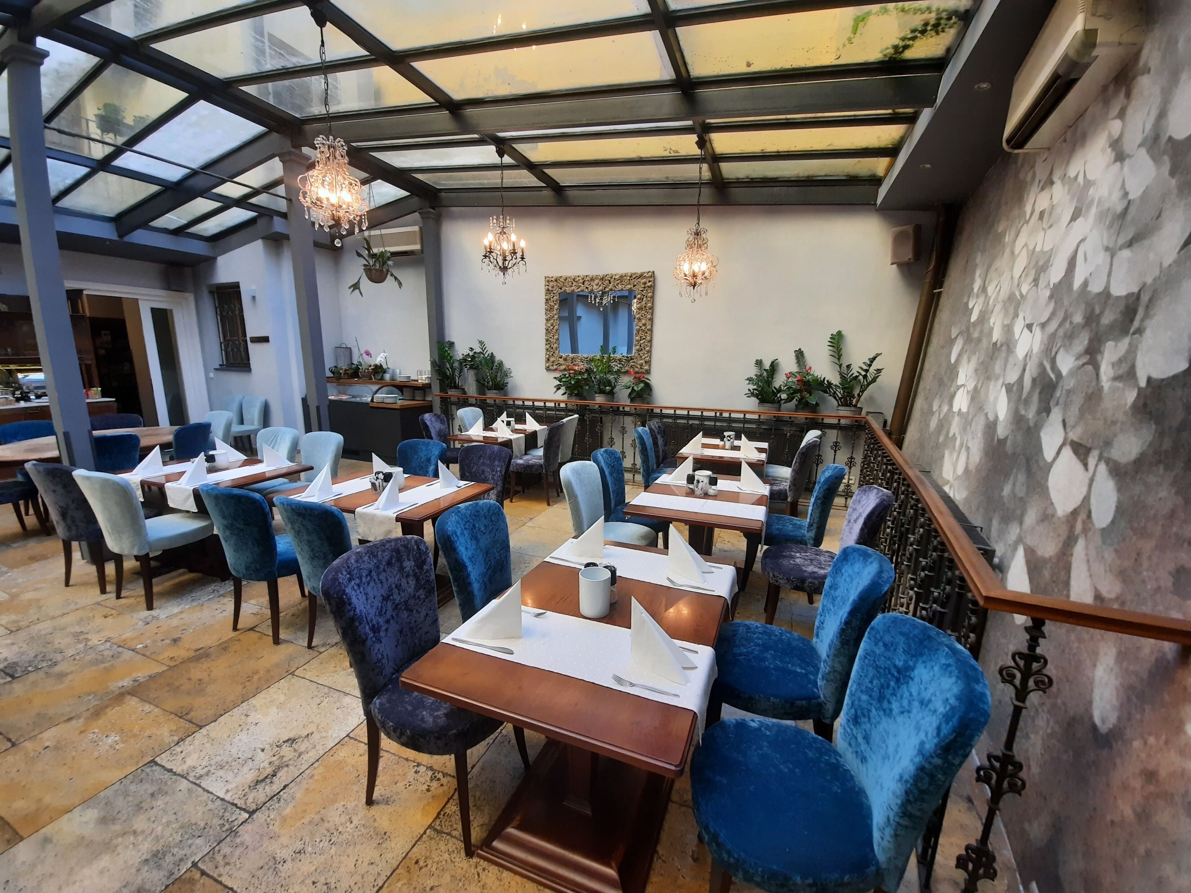 daily buffet breakfast (czk 250 per person)