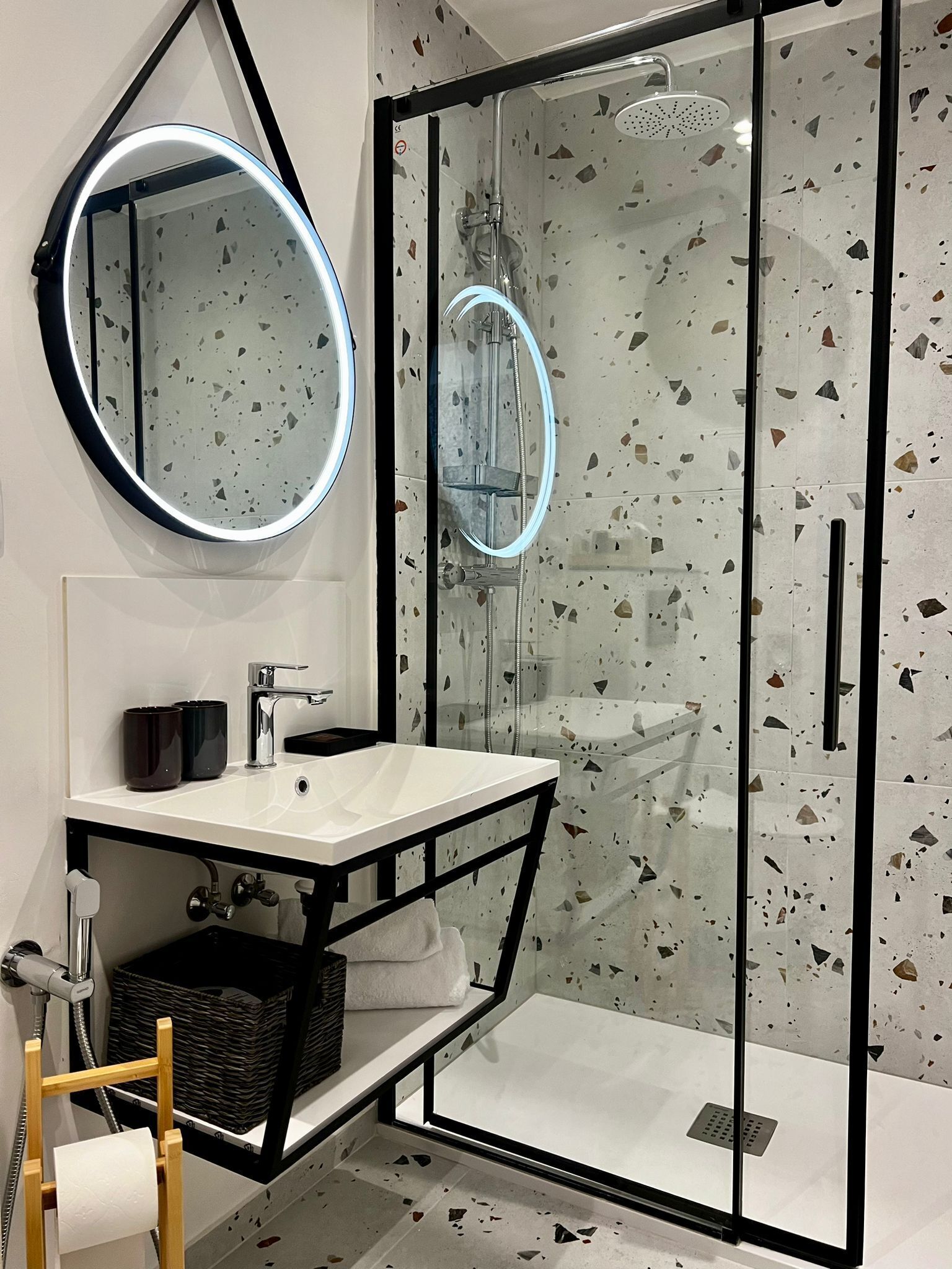 standard double or twin room | bathroom | shower, free toiletries, hair dryer, bidet