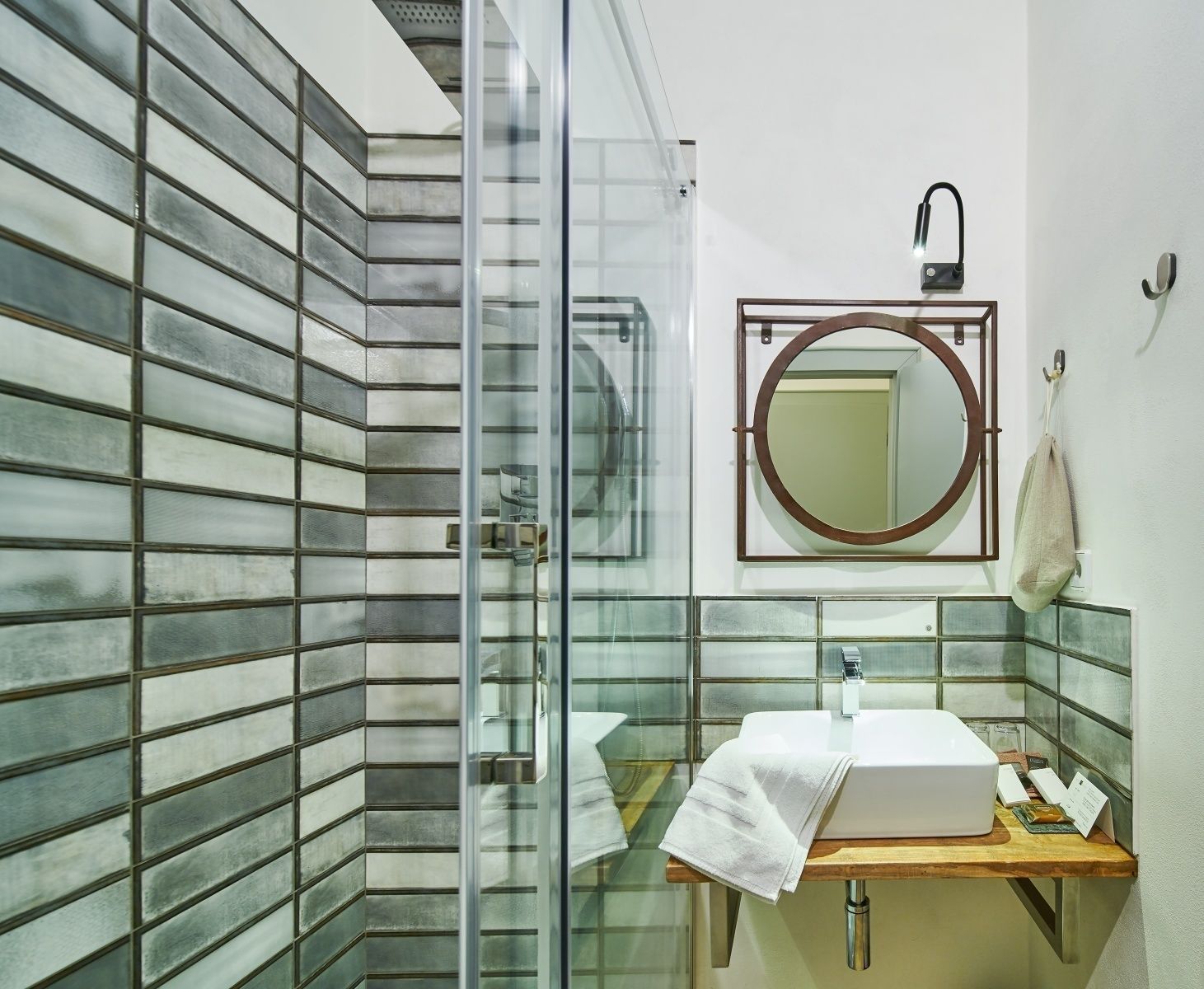 attic double or twin room without lift | bathroom | shower, free toiletries, hair dryer, bidet