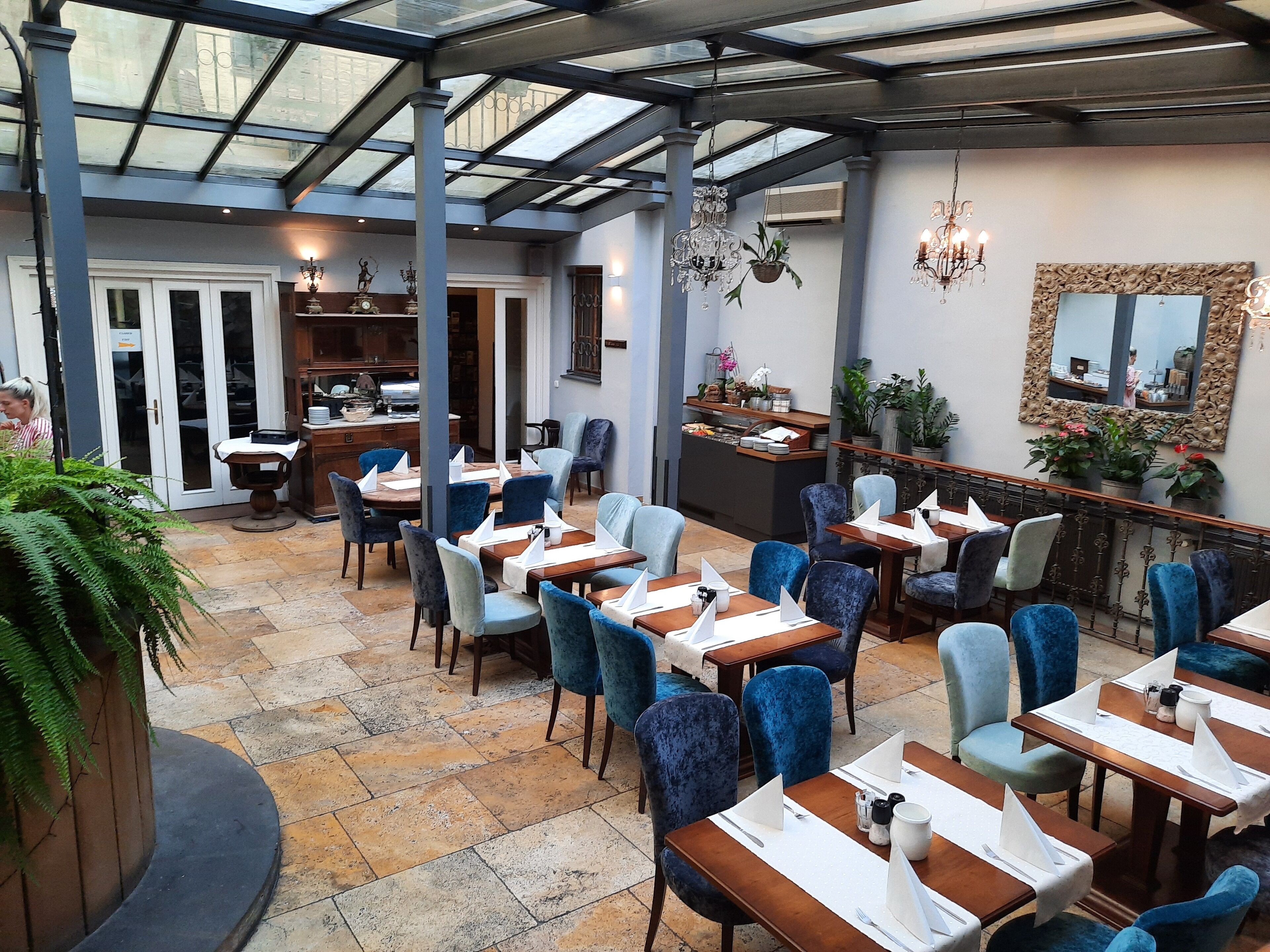 daily buffet breakfast (czk 250 per person)