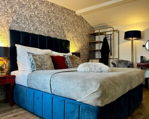 Standard Double or Twin Room | Caja fuerte, cortinas opacas, wifi gratis y ropa de cama