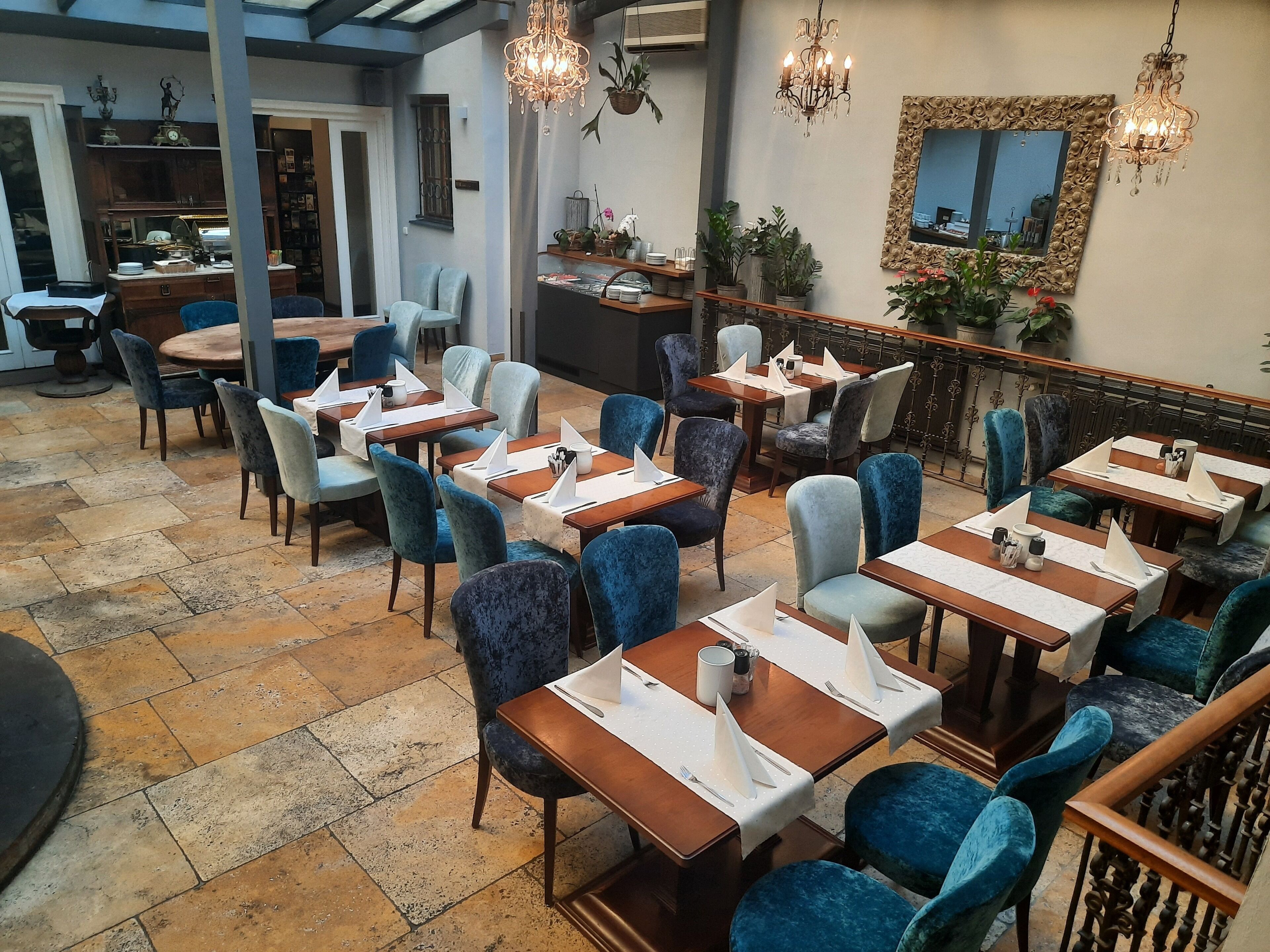 daily buffet breakfast (czk 250 per person)