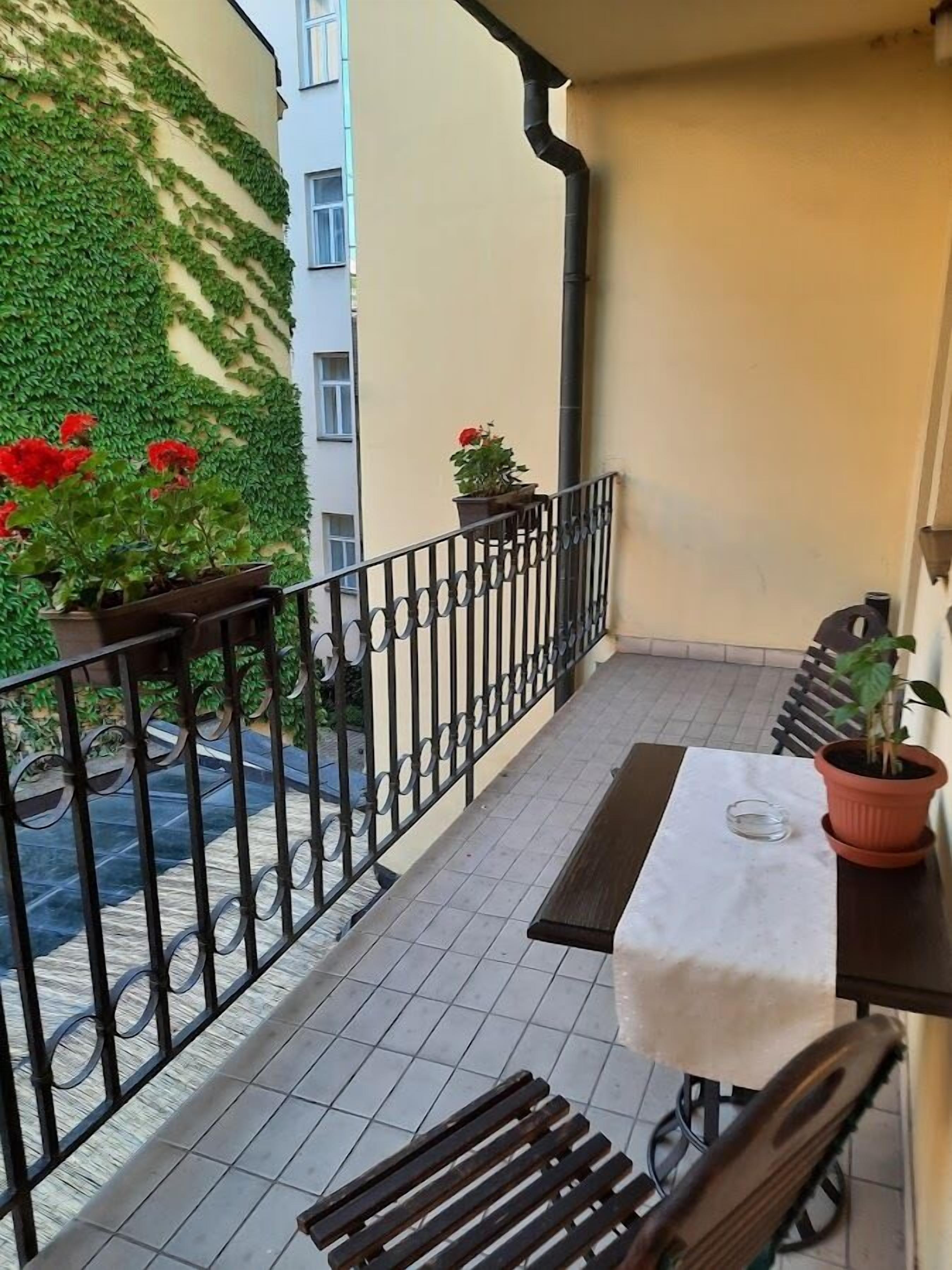 design double room with balcony | in-room safe, blackout curtains, free wifi, bed sheets