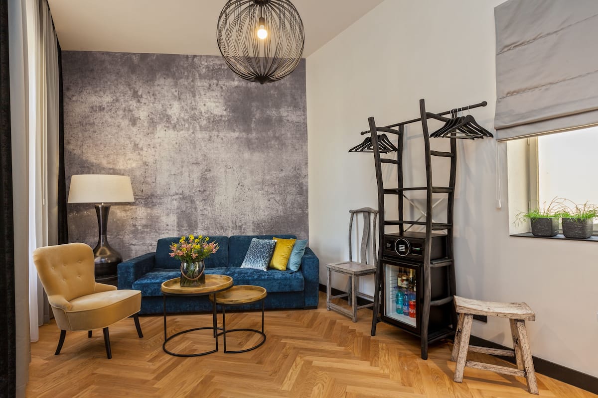 In-room safe, blackout curtains, free WiFi, bed sheets