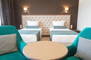 Deluxe Twin Room, Balcony | Minibar, in-room safe, desk, blackout drapes - Hotel Cherno More (Varna)