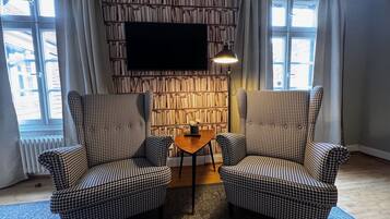 Hypo-allergenic bedding, in-room safe, individually decorated