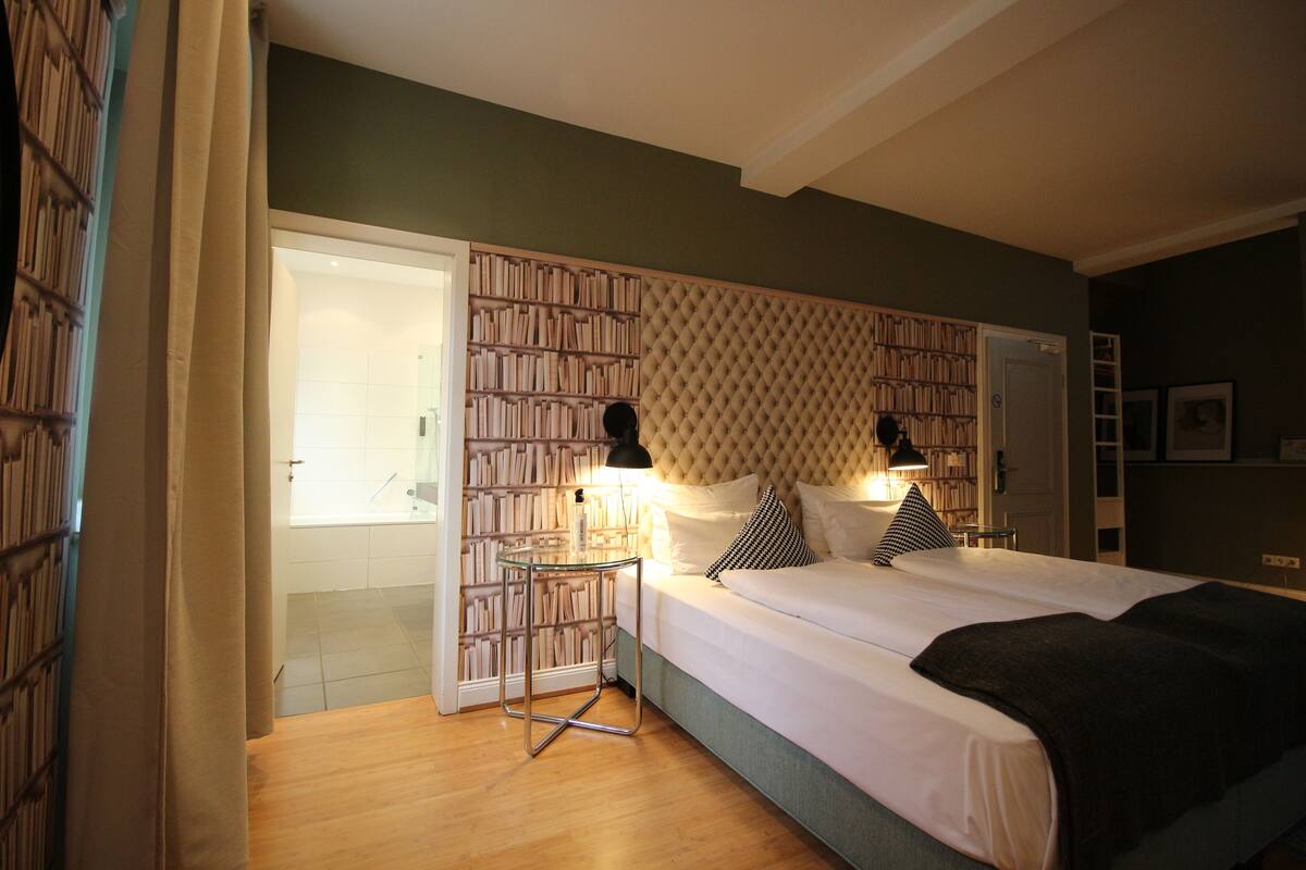 city double room, 1 bedroom, non smoking | hypo-allergenic bedding, in-room safe, individually decorated