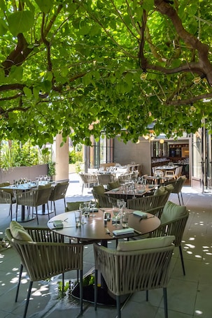 Lunch, dinner served; French cuisine, alfresco dining