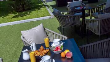 Lunch, dinner served; French cuisine, alfresco dining