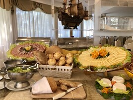 Desayuno buffet incluido todos los días 