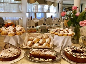 Bao gồm bữa sáng buffet hàng ngày