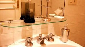 Hair dryer, towels - Domus Pinciana (Rome)