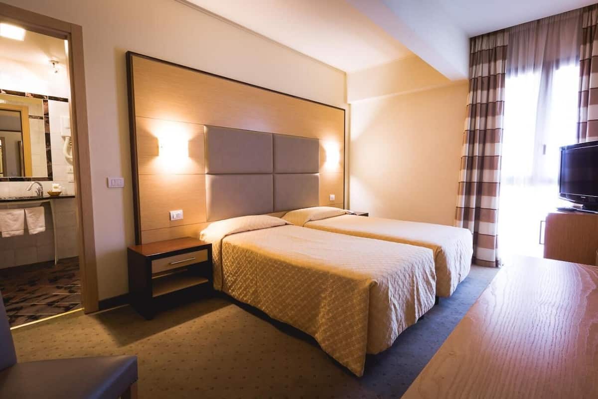 hypo-allergenic bedding, in-room safe, desk, blackout curtains